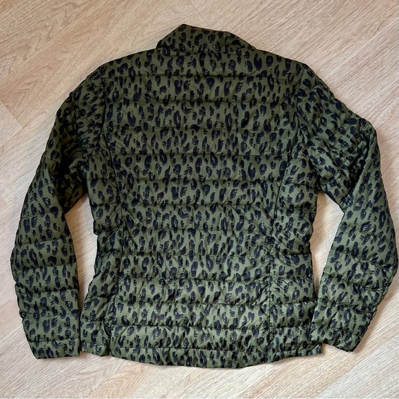Old Navy NWOT Green Black Quilted Cheetah Print water resistant Puffer Jacket - Picture 2 of 3